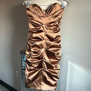 Nicole Miller | Women Gold Strapless Satin Ruched Dress w/ Built In Bra - Size 2
